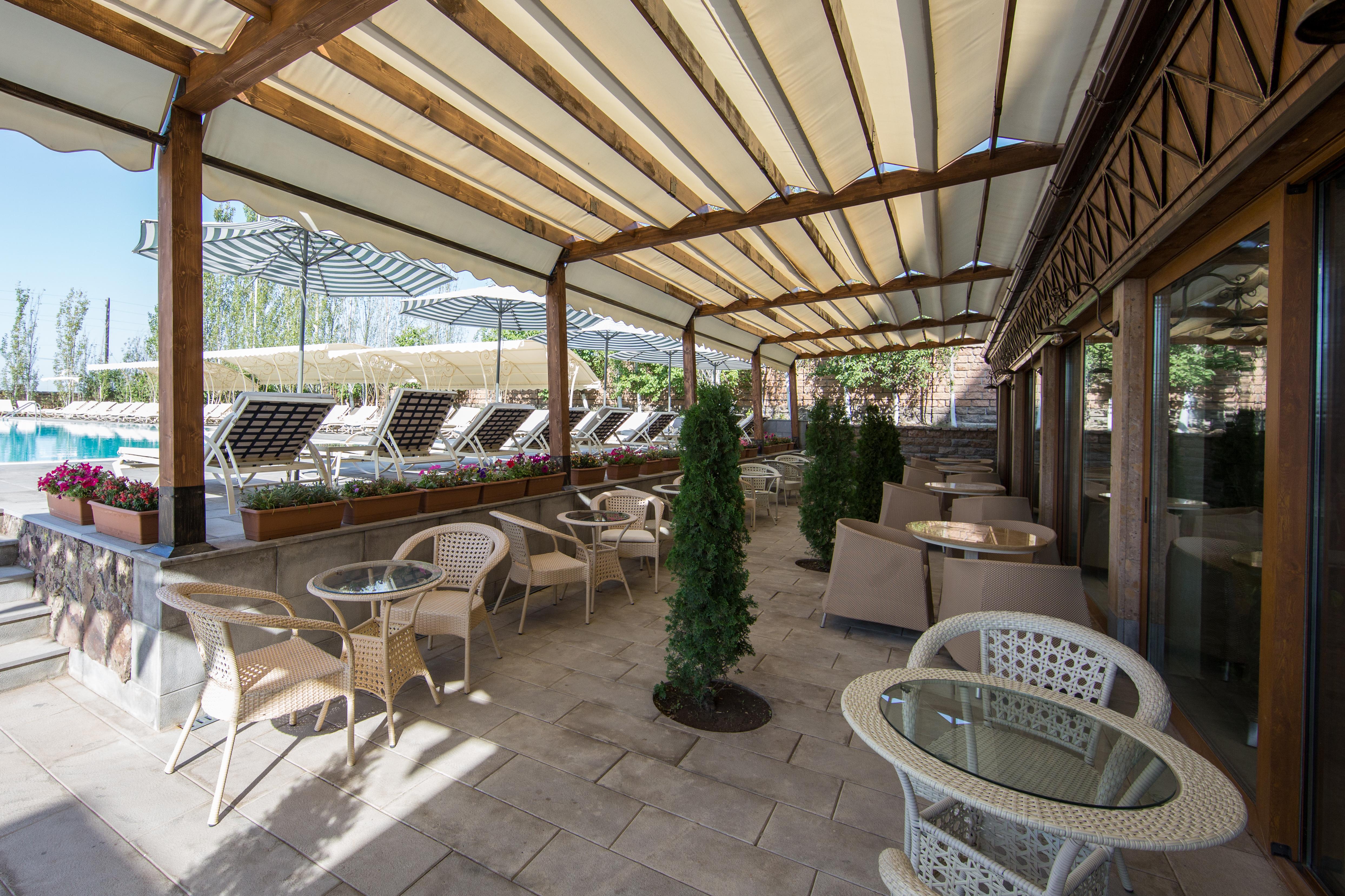 Caucasus Hotel Kasagh Exterior foto 3D rendering of a patio